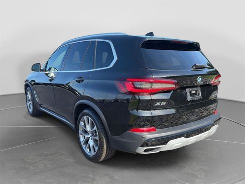 Used 2022 BMW X5 xDrive40i w/ Executive Package AWD/4WD image 3
