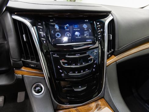 Used 2017 Cadillac Escalade Premium Luxury image 21