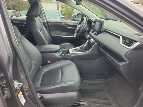 Used 2019 Toyota RAV4 XLE Premium image 7