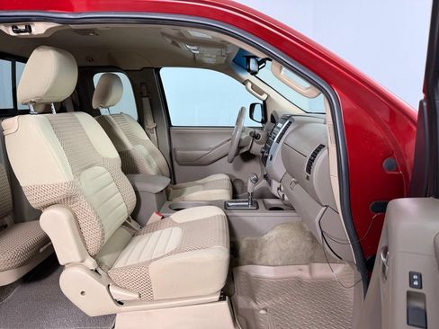 Used 2012 Nissan Frontier SV w/ SV Premium Utility Pkg AWD/4WD image 19
