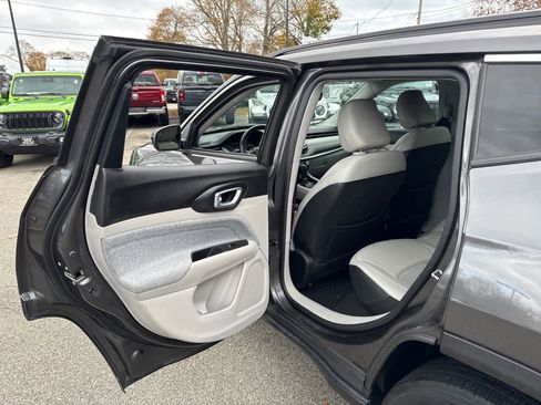 Used 2022 Jeep Compass Latitude w/ Convenience Group image 31