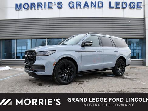 New 2026 Lincoln Navigator Reserve w/ Jet Appearance Package image 1