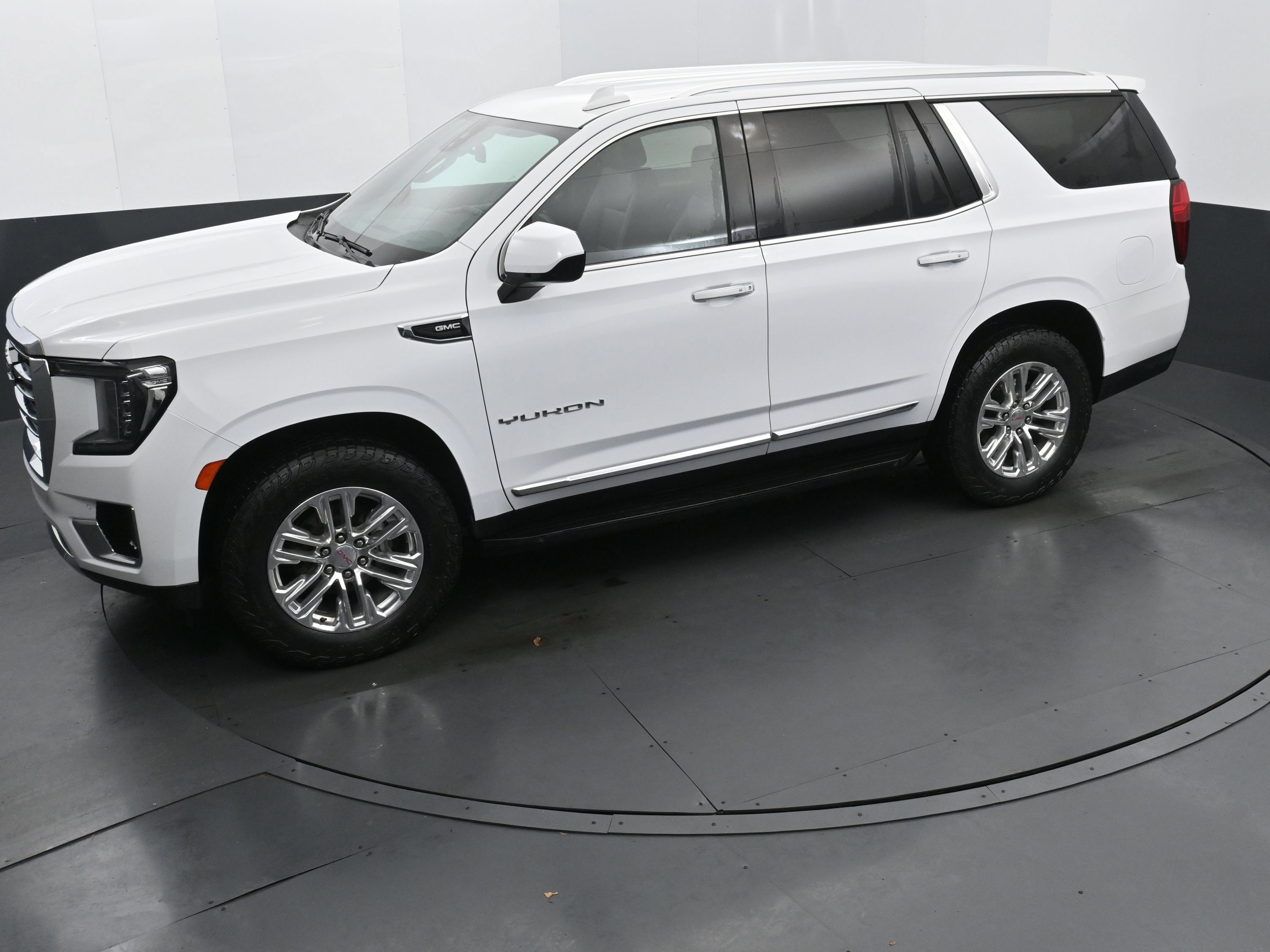 Used 2023 GMC Yukon SLT AWD/4WD image 28