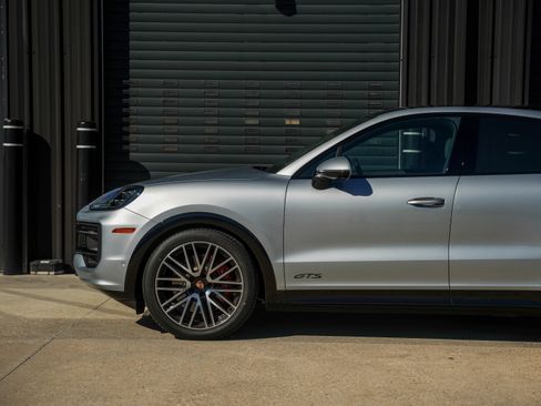 Used 2026 Porsche Cayenne GTS image 11