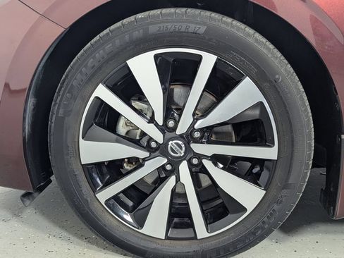 Used 2021 Nissan Sentra SV w/ SV Premium Package FWD image 8