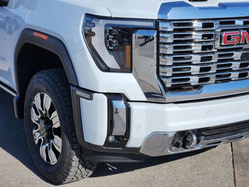 New 2026 GMC Sierra 2500 Denali w/ Denali Reserve Package image 10