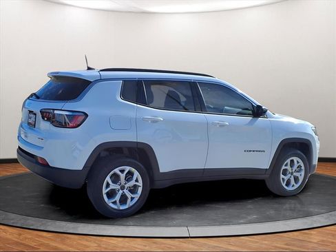 New 2026 Jeep Compass Latitude image 15
