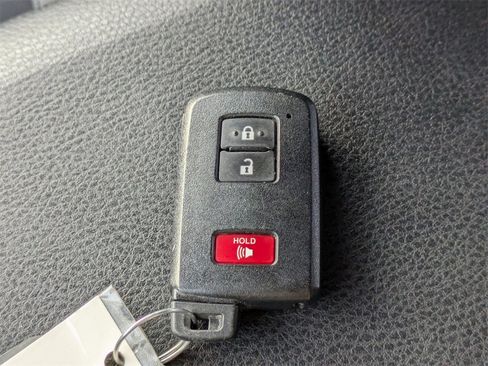 Used 2017 Toyota Tacoma TRD Sport image 31