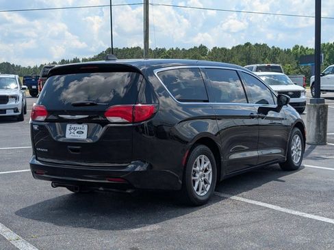 Used 2024 Chrysler Voyager LX FWD image 5