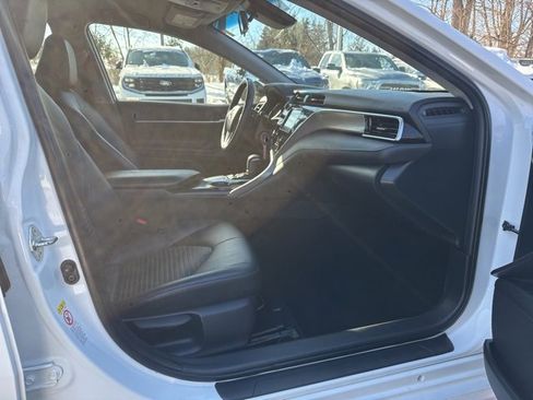 Used 2018 Toyota Camry SE image 17