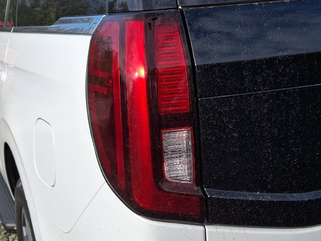Used 2025 Ford Expedition Active AWD/4WD image 8