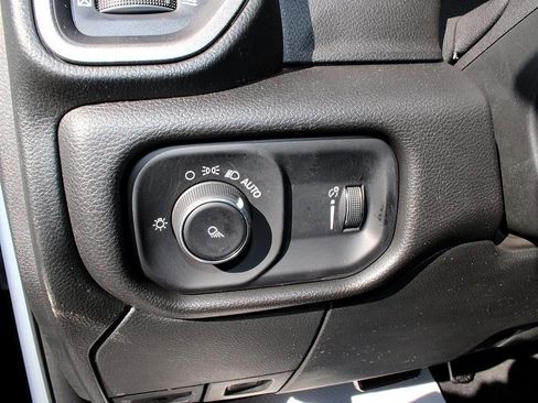 Used 2024 RAM 2500 Tradesman w/ Chrome Appearance Group image 11