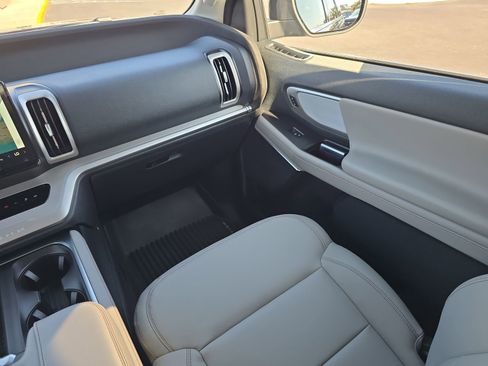 New 2025 Ford Expedition Active RWD image 10