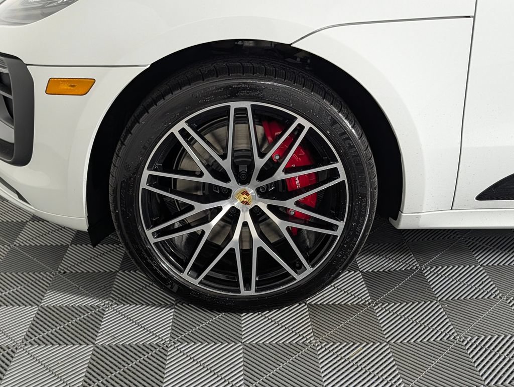 New 2026 Porsche Macan GTS AWD/4WD image 11