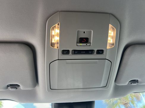 Used 2025 Toyota Highlander LE FWD image 28