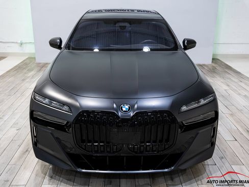 Used 2023 BMW i7 xDrive60 w/ Executive Package 2 AWD/4WD image 31