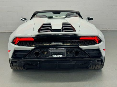 Used 2020 Lamborghini Huracan EVO image 15