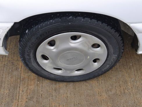 Used 1995 Ford Escort LX image 11