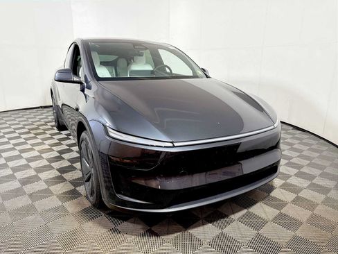 Used 2026 Tesla Model Y 2WD image 2