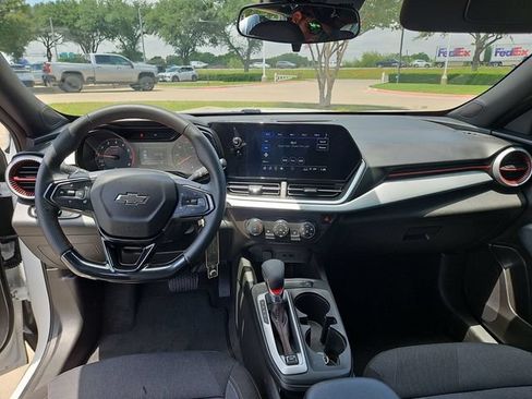 Used 2025 Chevrolet Trax RS w/ Driver Confidence Package FWD image 18