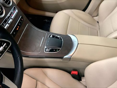 Used 2020 Mercedes-Benz GLC 300 image 26