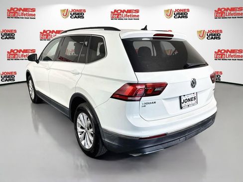 Used 2018 Volkswagen Tiguan SE w/ Panoramic Sunroof Package AWD/4WD image 2