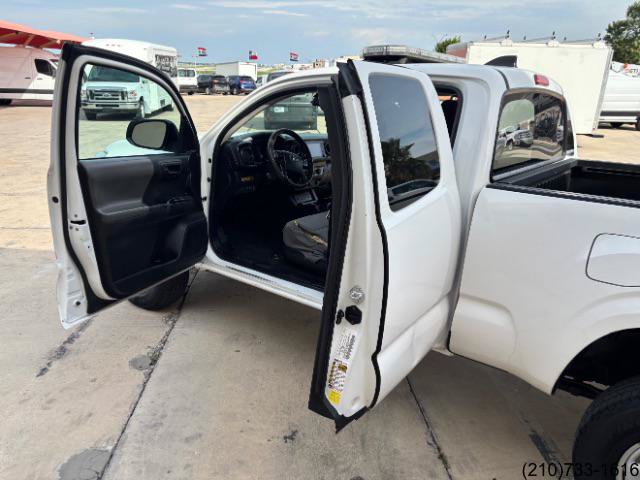 Used 2022 Toyota Tacoma SR RWD image 12