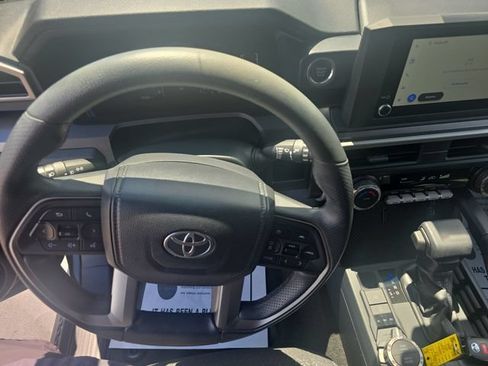 Used 2025 Toyota 4Runner SR5 AWD/4WD image 15