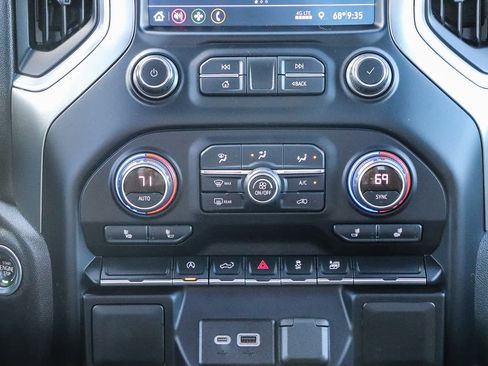 Used 2021 Chevrolet Silverado 1500 LT image 13