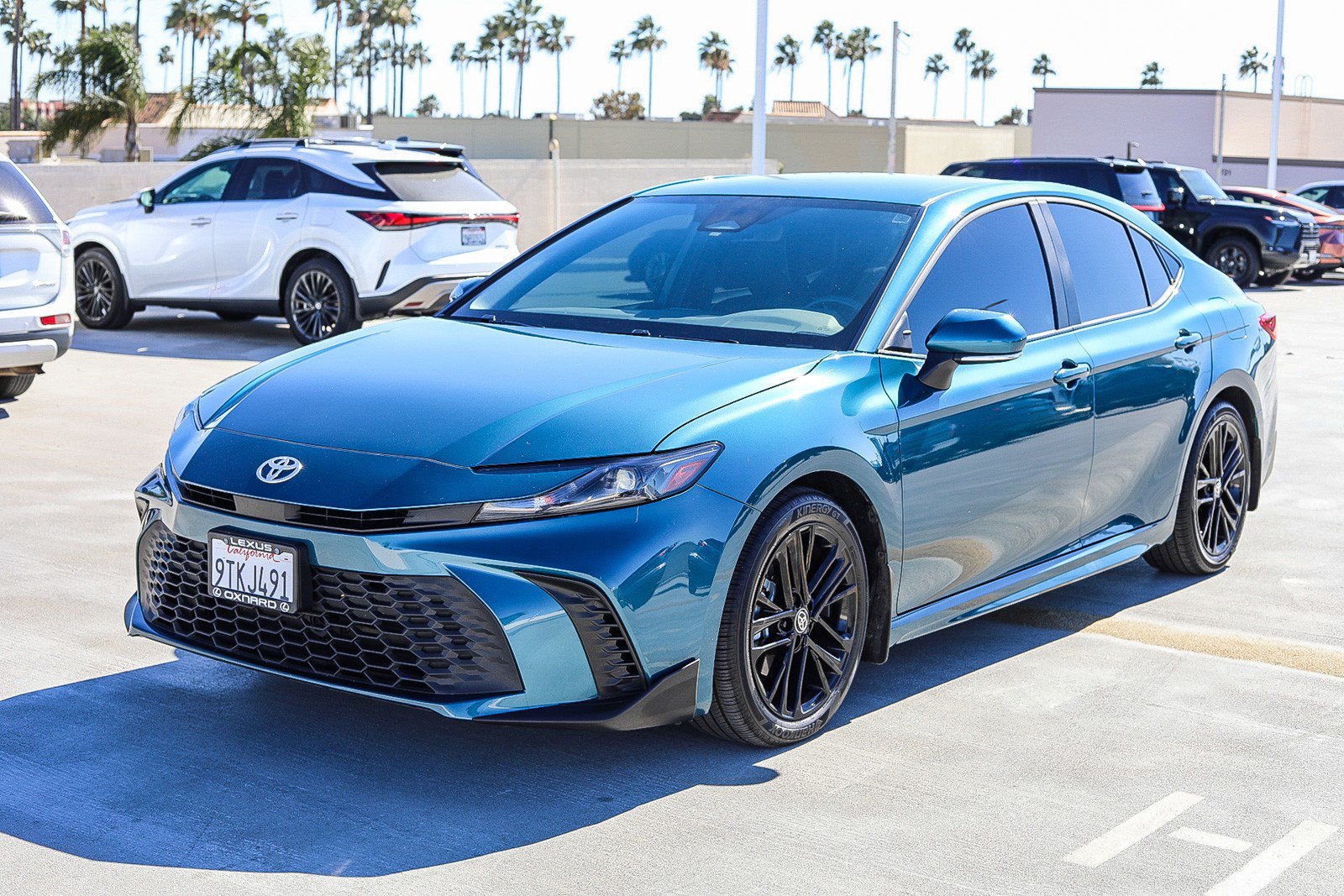 Used 2025 Toyota Camry SE w/ Convenience Package FWD image 3