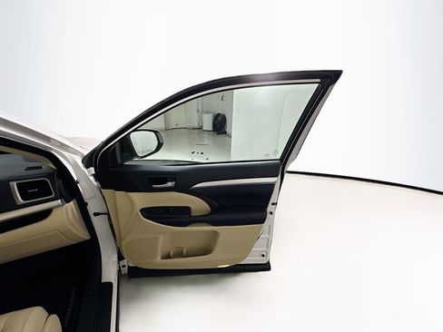 Used 2018 Toyota Highlander XLE image 35