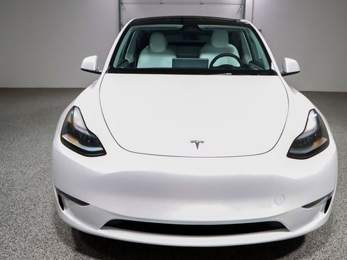 Used 2025 Tesla Model Y Long Range image 4