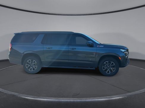 Used 2021 Chevrolet Suburban Z71 w/ Luxury Package AWD/4WD image 9