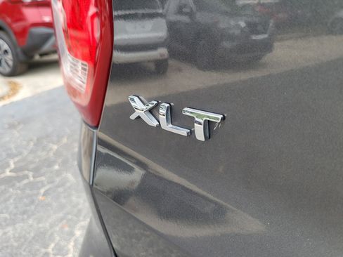 Used 2017 Ford Explorer XLT w/ Equipment Group 202A FWD image 8