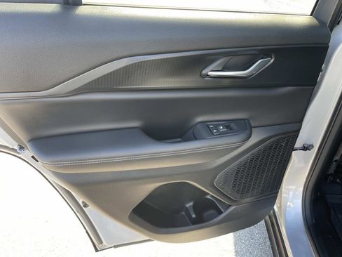 Used 2024 Jeep Grand Cherokee Altitude image 10