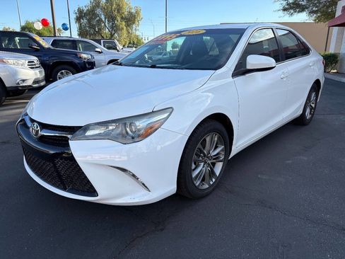 Used 2016 Toyota Camry SE image 4