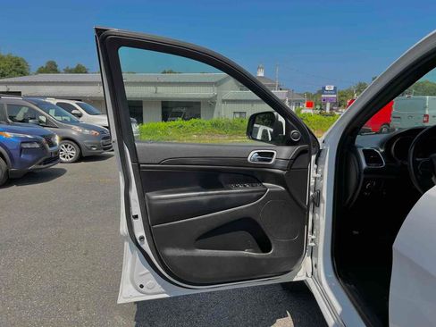Used 2020 Jeep Grand Cherokee Altitude image 11