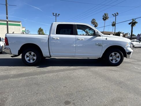 Used 2021 RAM 1500 Classic SLT image 9