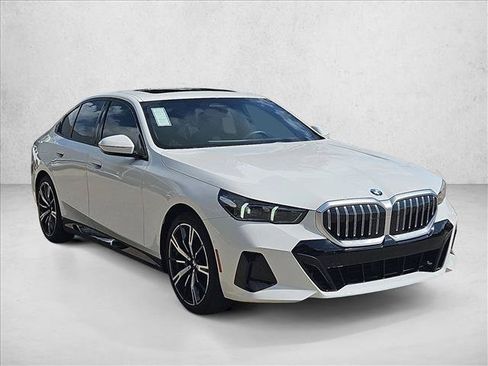 Used 2026 BMW 530i w/ M Sport Package RWD image 6
