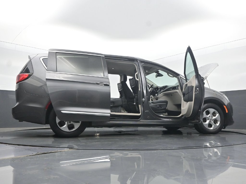 Used 2017 Chrysler Pacifica Touring-L Plus FWD image 64