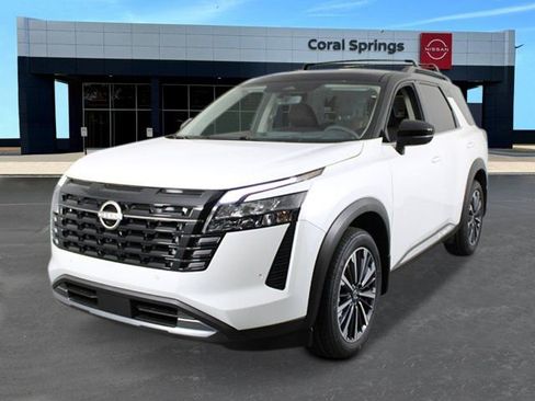 New 2026 Nissan Pathfinder Platinum image 1