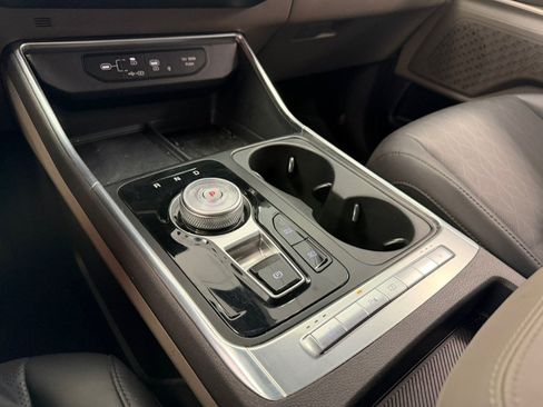 Used 2025 Kia Carnival EX FWD image 52