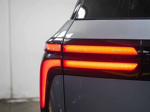 Used 2024 Chevrolet Traverse LT w/ Trailering Package image 11