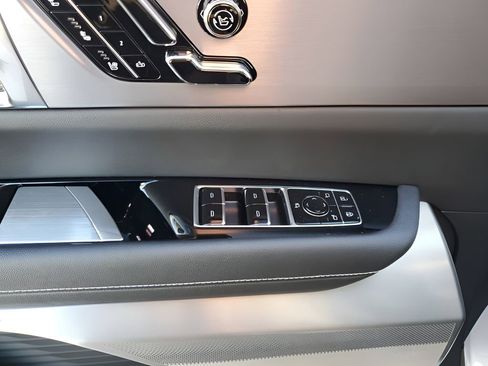 New 2026 Cadillac Vistiq Sport w/ LPO, Floor Liner Package image 29