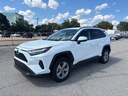 Used 2025 Toyota RAV4 XLE AWD/4WD image 1