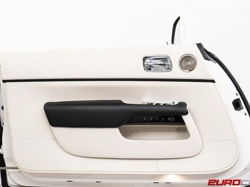 Used 2018 Rolls-Royce Dawn image 22