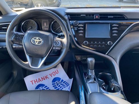 Used 2018 Toyota Camry LE image 9