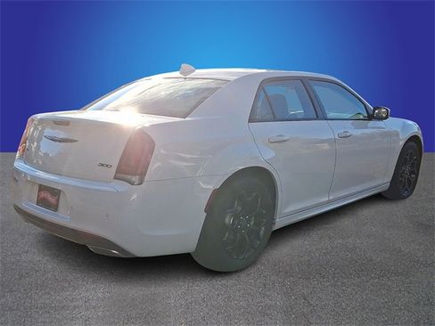 Used 2023 Chrysler 300 Touring L w/ Popular Equipment Group image 4