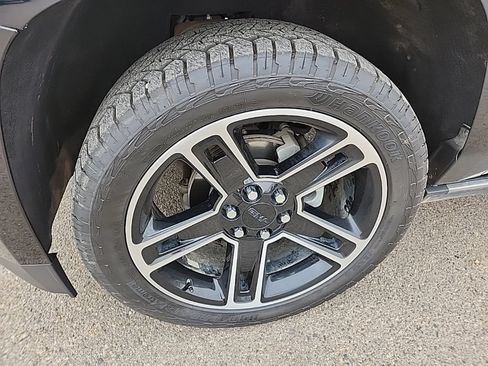 Used 2019 GMC Yukon Denali w/ Denali Ultimate Black Edition AWD/4WD image 13