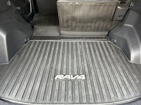 Used 2022 Toyota RAV4 LE AWD/4WD image 15